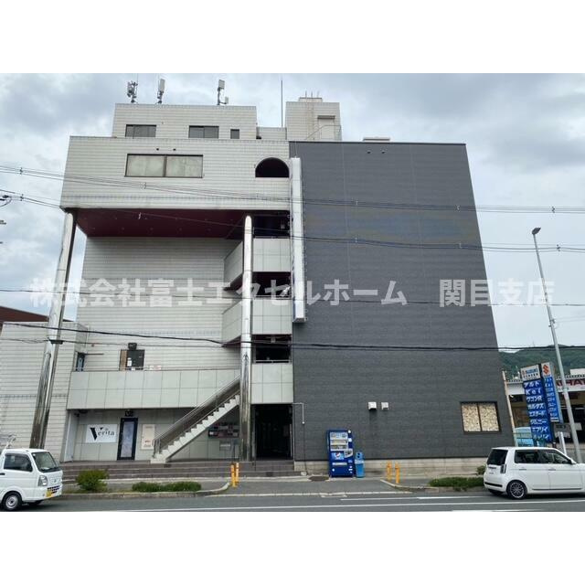 大東市・外環状線レジャービル２階の外観
