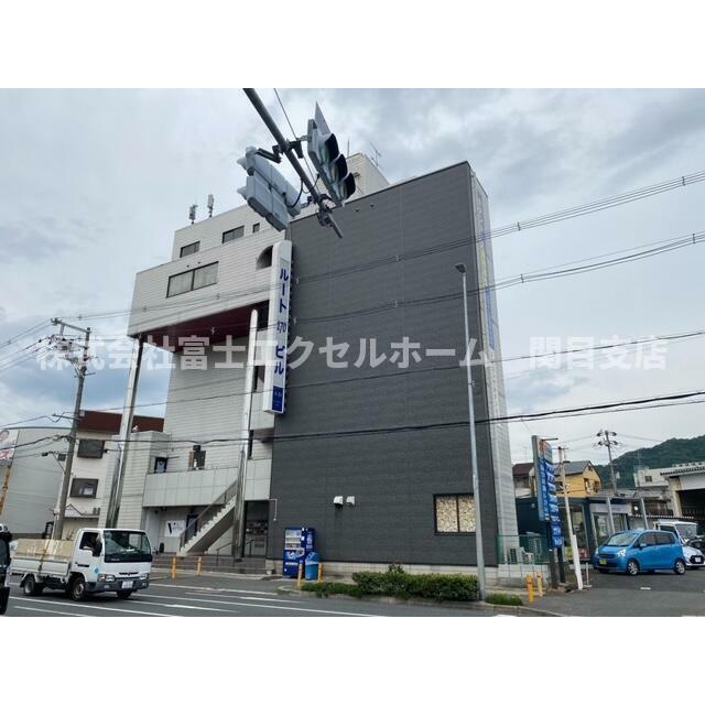 大東市・外環状線レジャービル２階の外観