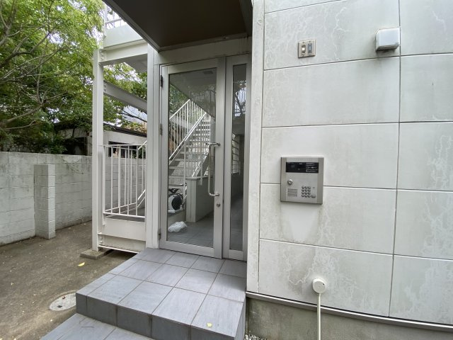 パロス月見山ノースヒルのエントランス