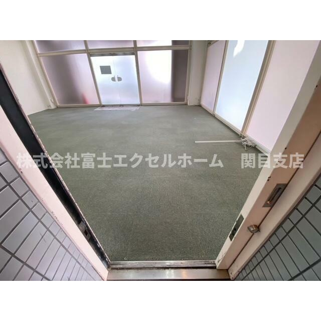 門真市新橋町の店舗事務所の玄関