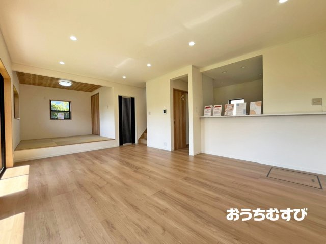尾張旭市庄南町４丁目の居間・リビング