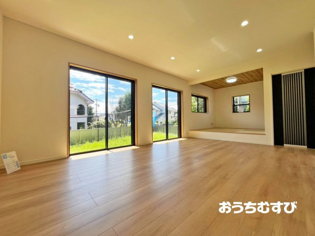 尾張旭市庄南町４丁目の居間・リビング