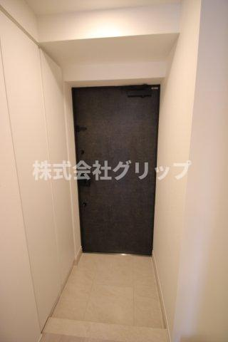 エストゥルース横浜蒔田の玄関