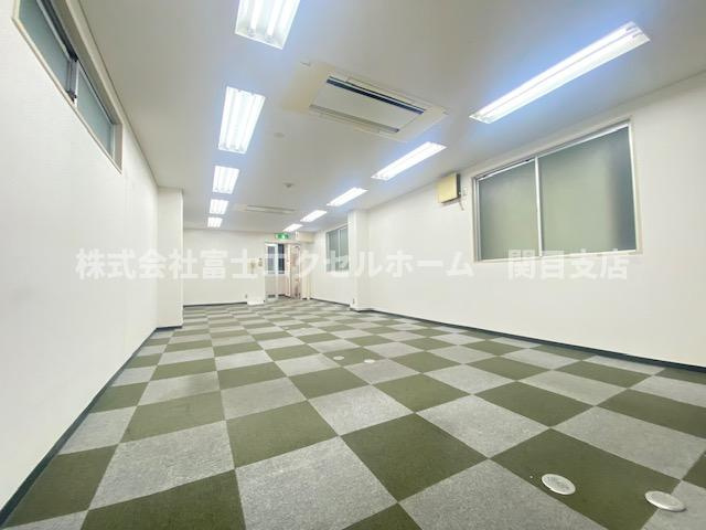 大阪市北区天神橋２丁目の店舗事務所のロビー