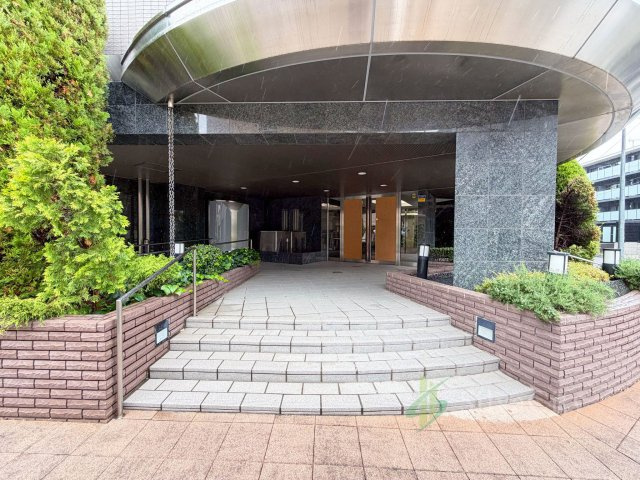 藤和祐天寺ホームズのエントランス