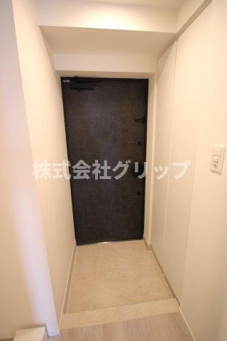 エストゥルース横浜蒔田の玄関