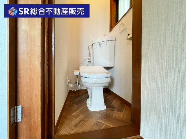 上四条町中古戸建のトイレ|ウォッシュレット取付済です♪
