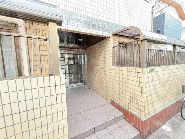 ハイクレスト橋本IIのエントランス