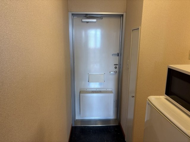 レオパレスシンメイハイツ２の玄関