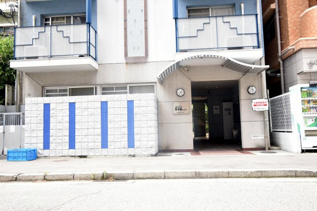メゾン甲子園EASTのエントランス|マンション入り口
