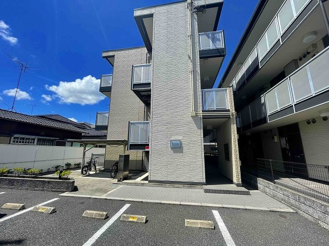 レオパレスブルーパイン松本の外観