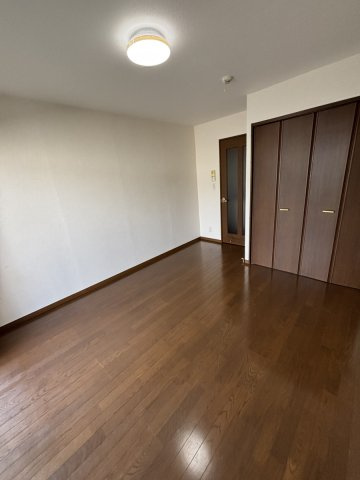 葉隠の洋室|退去前につき、別部屋のお写真になります