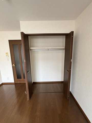 葉隠の収納|退去前につき、別部屋のお写真になります