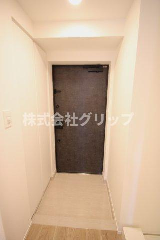 エストゥルース横浜蒔田の玄関