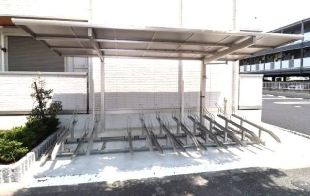 クラルスクアの駐車場