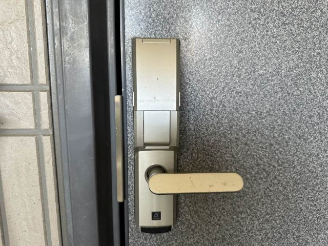 レオーネ Ａ館の玄関