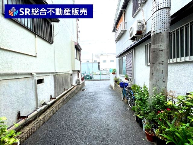 中石切町5丁目中古戸建の前面道路含む現地写真|当日予約も大歓迎です！土日祝、雨の日やお子様連れのお客様の送迎も可能ですのでお気になさらずお問合せ下さい。お仕事終わりのお時間にも柔軟に対応致しますのでお気軽にお申し付け下さいませ。