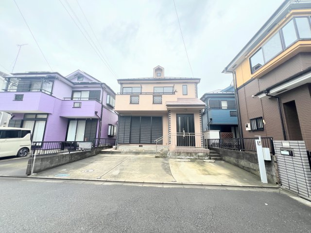 武蔵村山市残堀５丁目　全１棟　中古戸建の前面道路含む現地写真