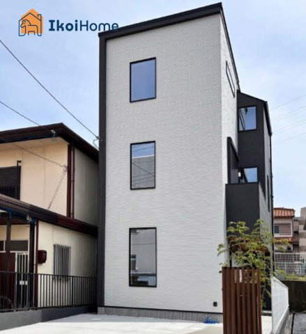 神戸市西区枝吉１丁目　新築戸建の外観|３階建ての新築戸建完成！２階リビングでプライバシー確保！豪華設備！駐車スペース２台ございます！
