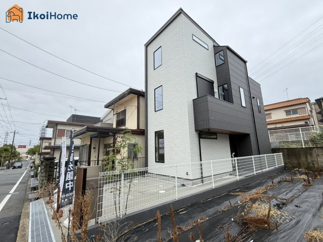 神戸市西区枝吉１丁目　新築戸建のエントランス|●資料・カタログのご請求無料●　枝吉小学校までは徒歩3分、王塚台中学校までは徒歩19分。