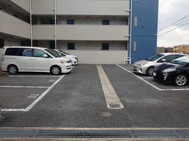 アクアライブラの駐車場
