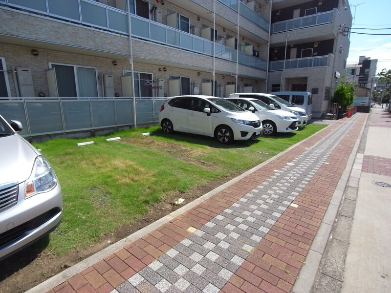 リブリ・みやびの駐車場