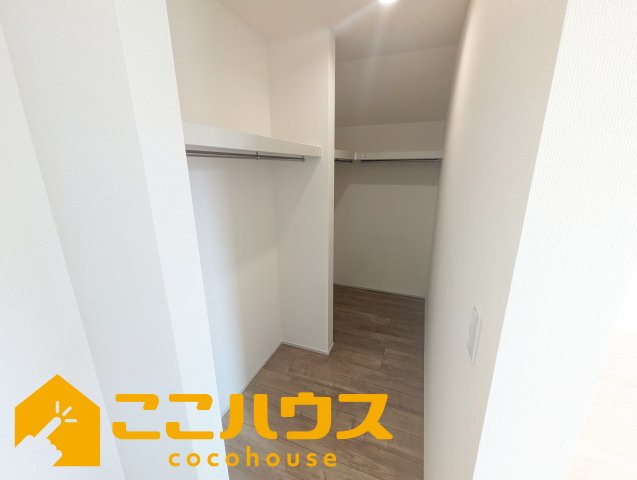 読谷村比謝　リーブルガーデン　新築戸建て　全2棟　1号棟の収納|大容量のウォークインクローゼット
