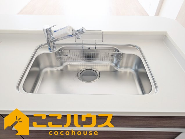 読谷村比謝　リーブルガーデン　新築戸建て　全2棟　1号棟のキッチン|洗い物のしやすいワイドシンク
