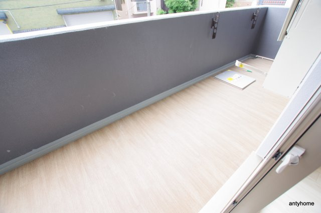 エステムコート新大阪13ニスタ　仲介手数料無料のバルコニー