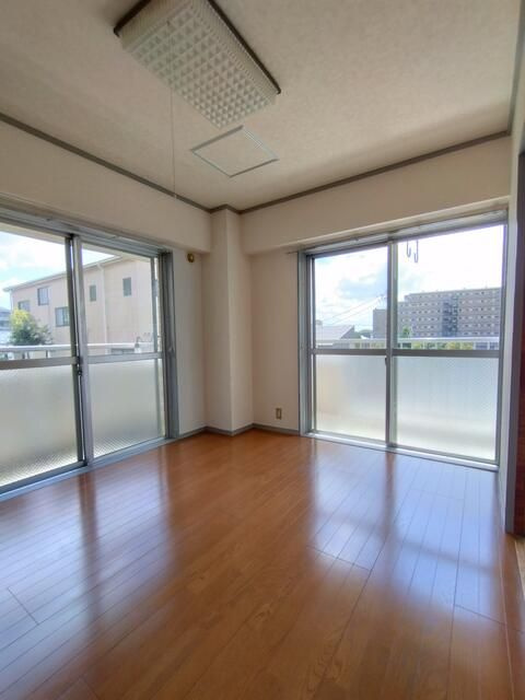 立川市上砂町５丁目の賃貸マンションの居間・リビング