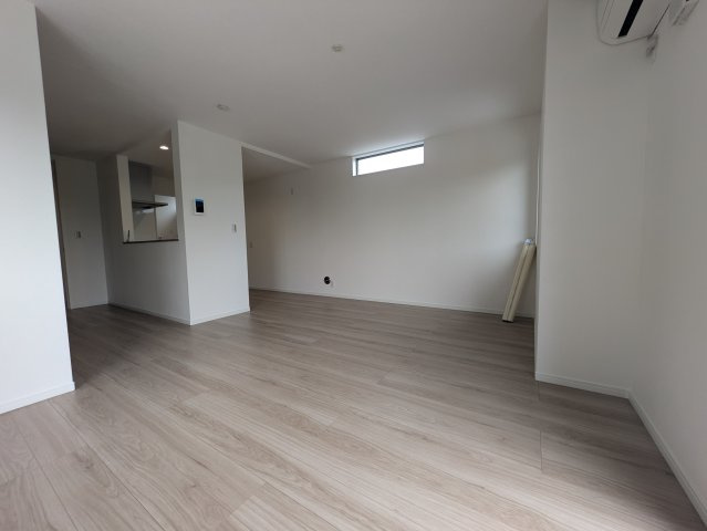 大谷北貸家戸建てB棟の居間・リビング