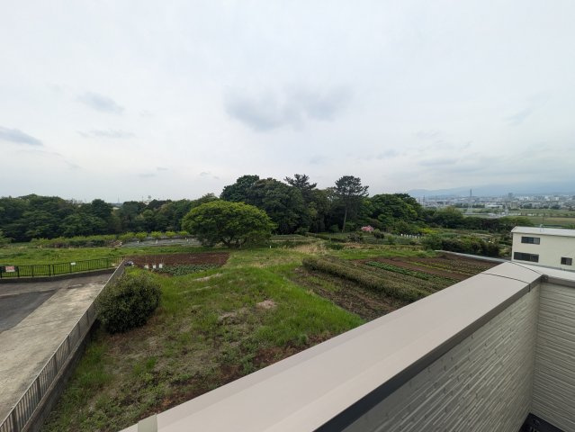 大谷北貸家戸建てB棟のバルコニー