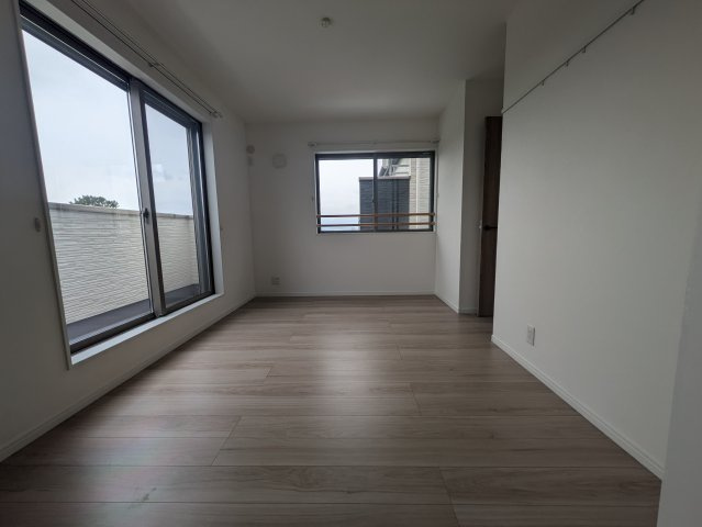 大谷北貸家戸建てB棟の居間・リビング