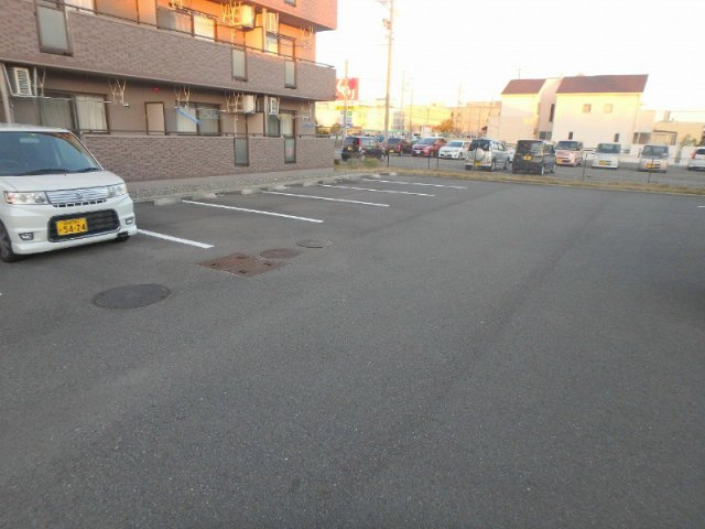 オールグランデ の駐車場