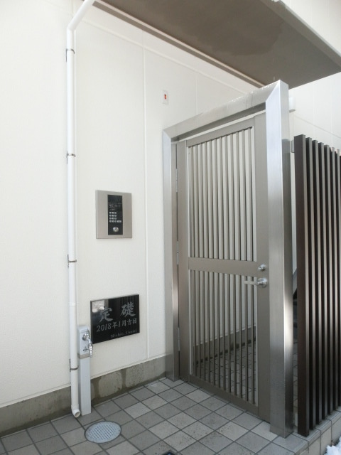 中野区沼袋２丁目の賃貸マンションのエントランス
