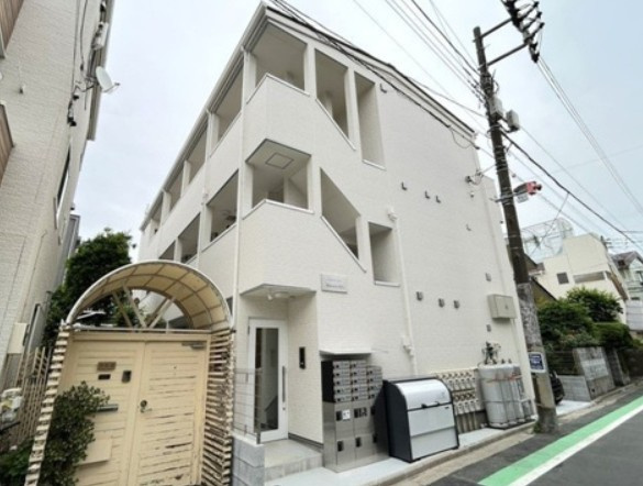 ガルネリ尾久の外観
