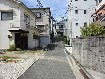 南区皆実町6丁目中古戸建の前面道路含む現地写真