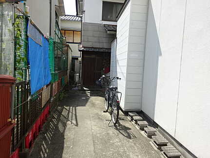 南区皆実町6丁目中古戸建の前面道路含む現地写真