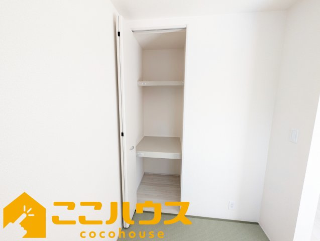 読谷村比謝　リーブルガーデン　新築戸建て　全2棟　2号棟の収納|お子様の遊び場としても使えるタタミコーナー
