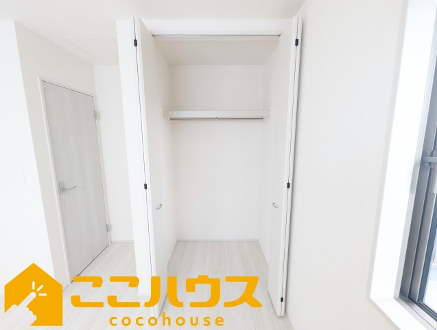読谷村比謝　リーブルガーデン　新築戸建て　全2棟　2号棟の収納|洋服が多い方でも安心の収納力
