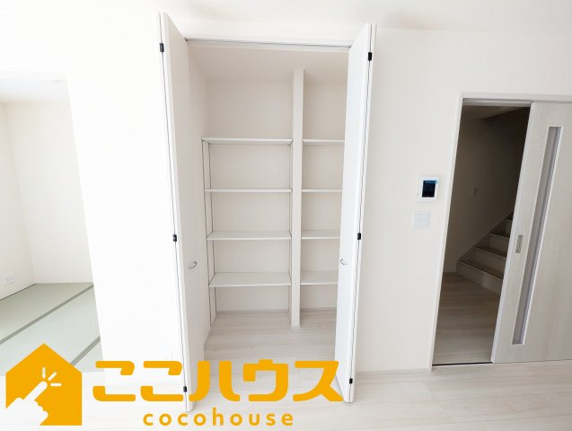 読谷村比謝　リーブルガーデン　新築戸建て　全2棟　2号棟の収納|リビング収納もございます
