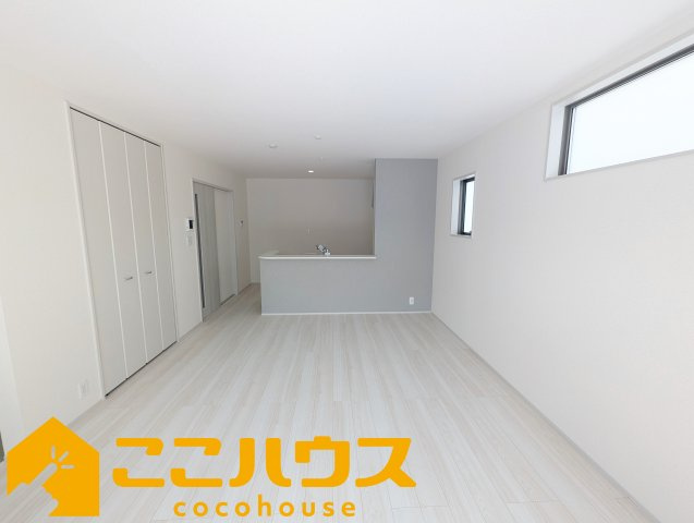 読谷村比謝　リーブルガーデン　新築戸建て　全2棟　2号棟の居間・リビング|LDK16帖
