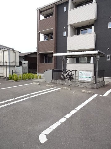 カーサ・ソラーレの駐車場|駐車場があるので、車を買う予定の方も安心です