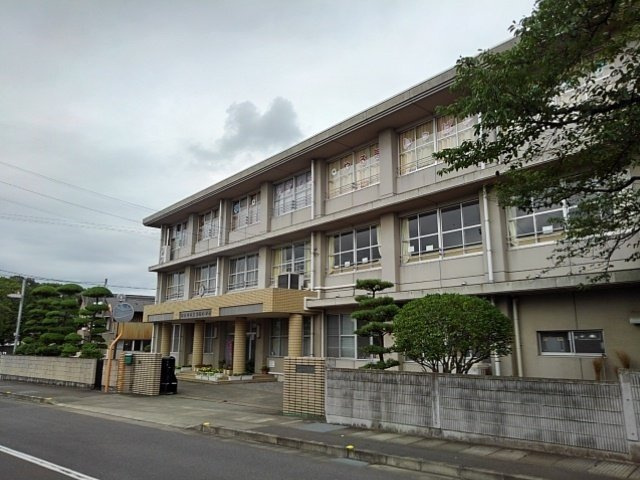ラフテルの周辺|観音寺市立豊田小学校まで1300m