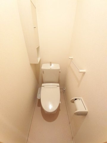 アモーレ今津Ⅱのトイレ|ゆったりとした空間のトイレです