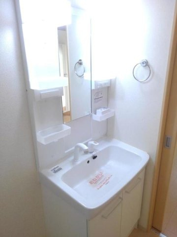メゾン　ド　クレールＢの洗面所|ゆったりとスペースのある洗面所