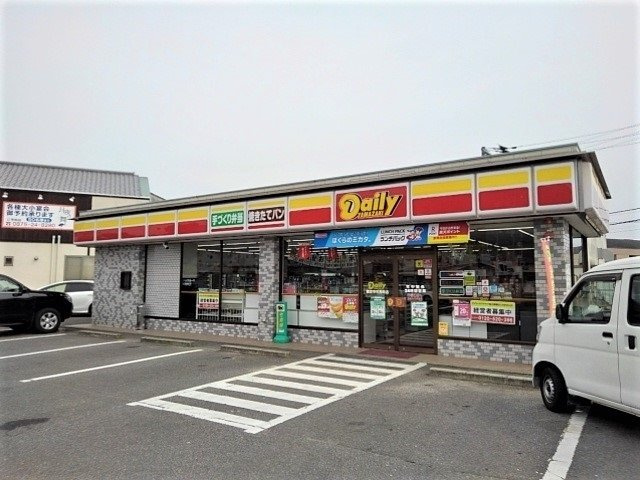 メゾン　ド　クレールＢの周辺|デイリーヤマザキ観音寺村黒町店まで300m
