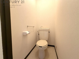 落ち着いた色調のトイレです☆