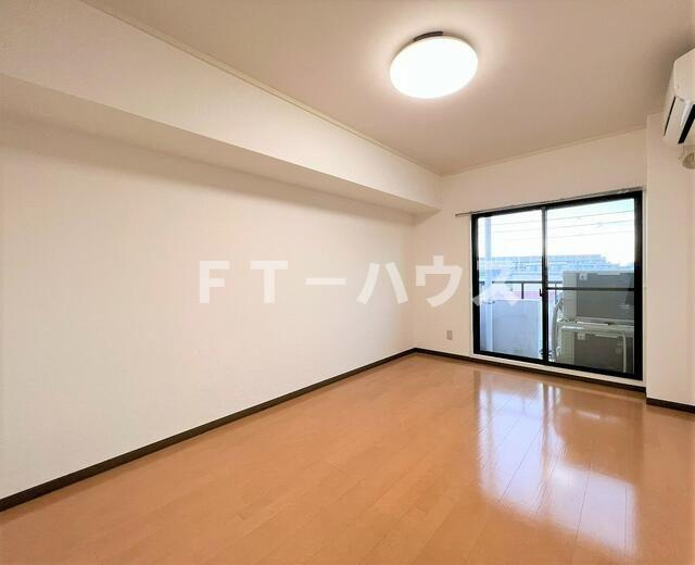 Ｔ’ｓ　ｇａｒｄｅｎ習志野台の居間・リビング