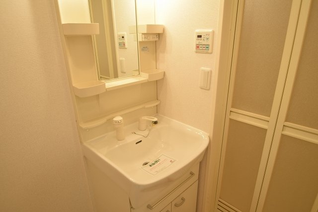 独立洗面化粧台付きでおすすめです！